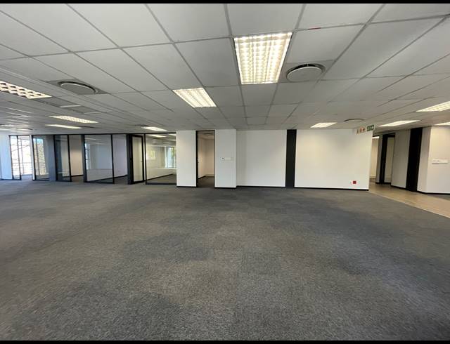 669M² OFFICE TO LET IN BRYANSTON
